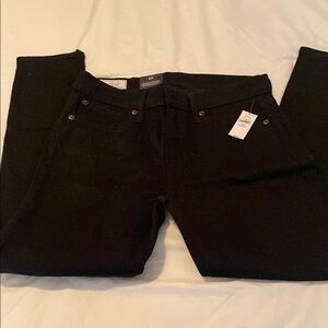 NEW!  GAP black figure flattering skinny jean